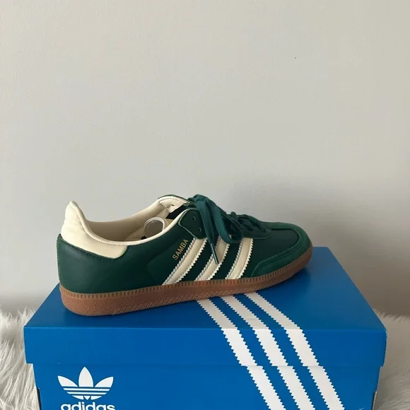Sambas women’s 9.5, men’s 8.5 - Picture 2 of 3